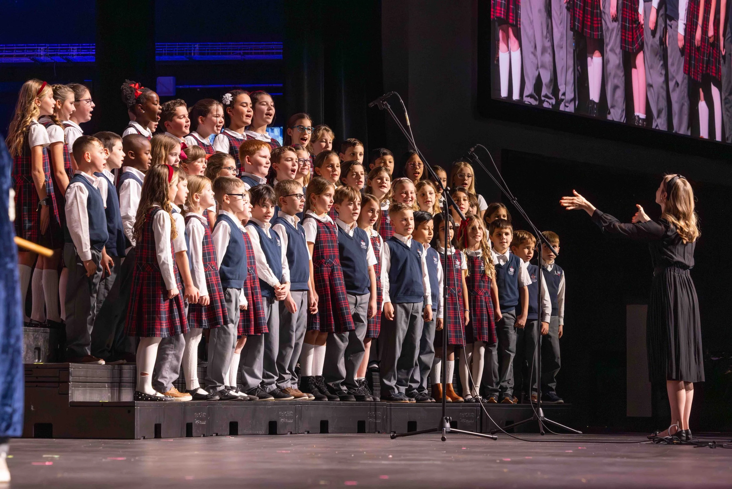 251205_AAChristmasShow_1115.jpg