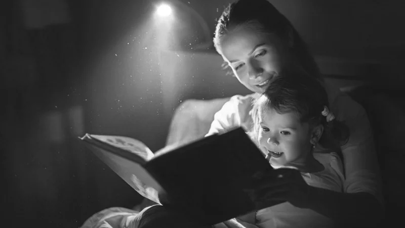 woman-reading-bedtime-story副本副本.jpg