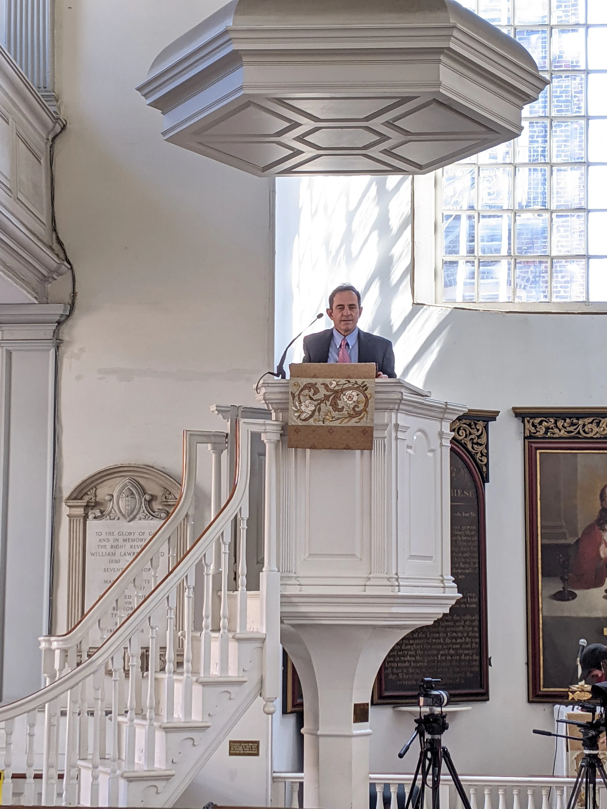 DAVE MCGILLIVRAY TO BE HONORED WITH THE THIRD LANTERN AWARD