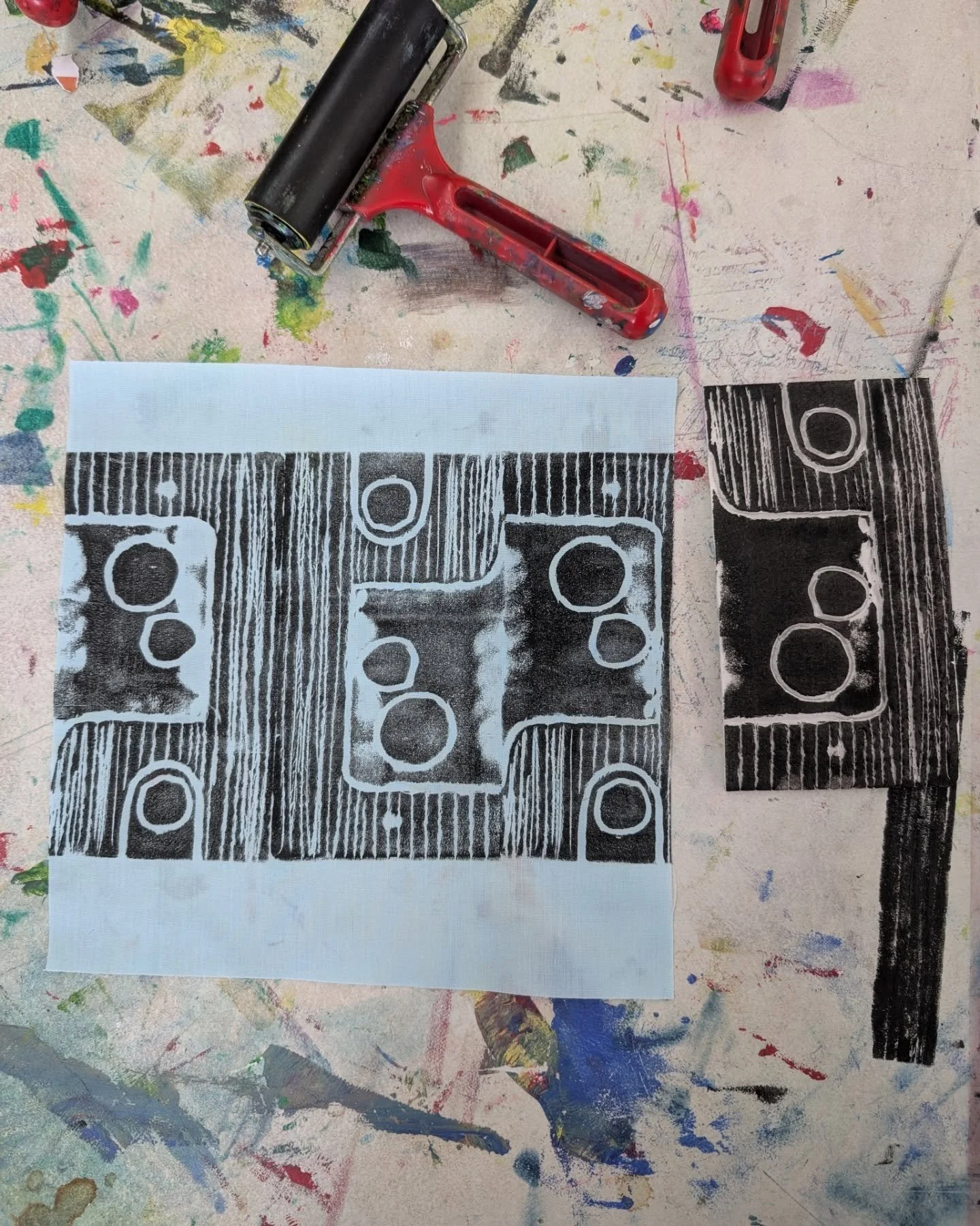 Come and join us tomorrow and Saturday for some free workshops with @fcbstudios and @kirkleesmuseums and @ourculturalheart 11-3pm. Come and explore the patterns and designs in the buildings in Huddersfield and translate them into a carved lino block 