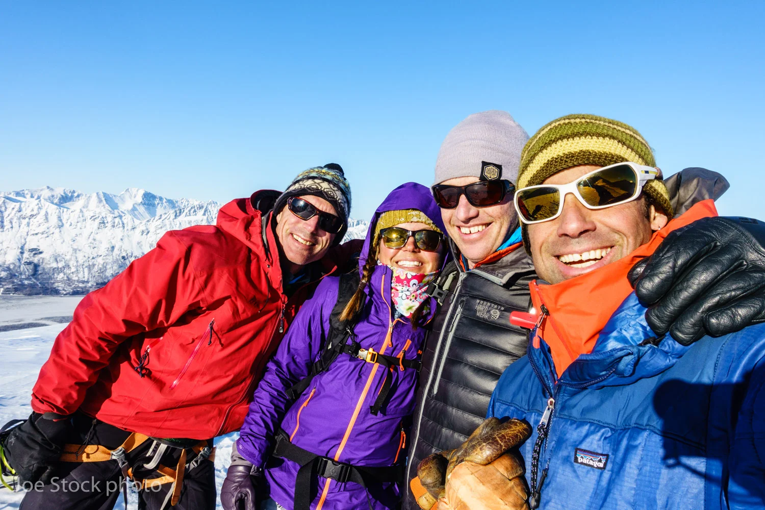 Karl Birkeland, Erika Birkland, Henry Munter et moi in the Kenai Mountains. Henry wanted to test drive heli-touring for Chugach Powder Guides. After a quick shuttle from Girdwood in the cheater machine, we skied bowl after bowl of creamy pow above Sixmile Creek. We then zipped back to Girdwood. The conclusion was: we had world-class fun, the terrain is made for touring, but it would take a stable snowpack to sell this heli-touring route. Anyone game to join me for heli-touring next season? Let's do it!