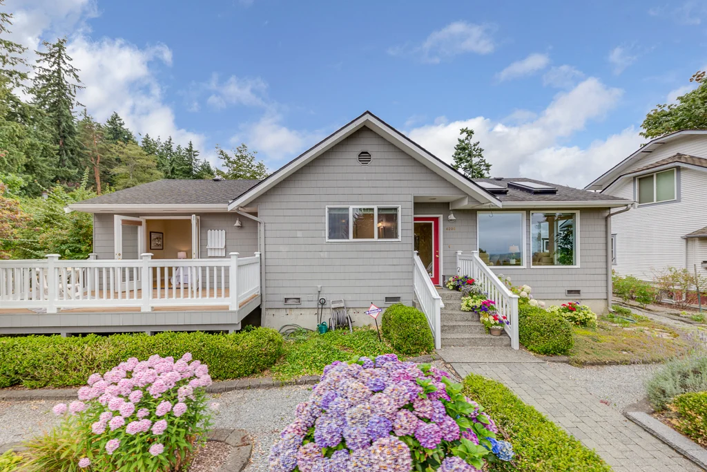 4208 Olive Drive Everett Wa 98203-MLS-2.jpg