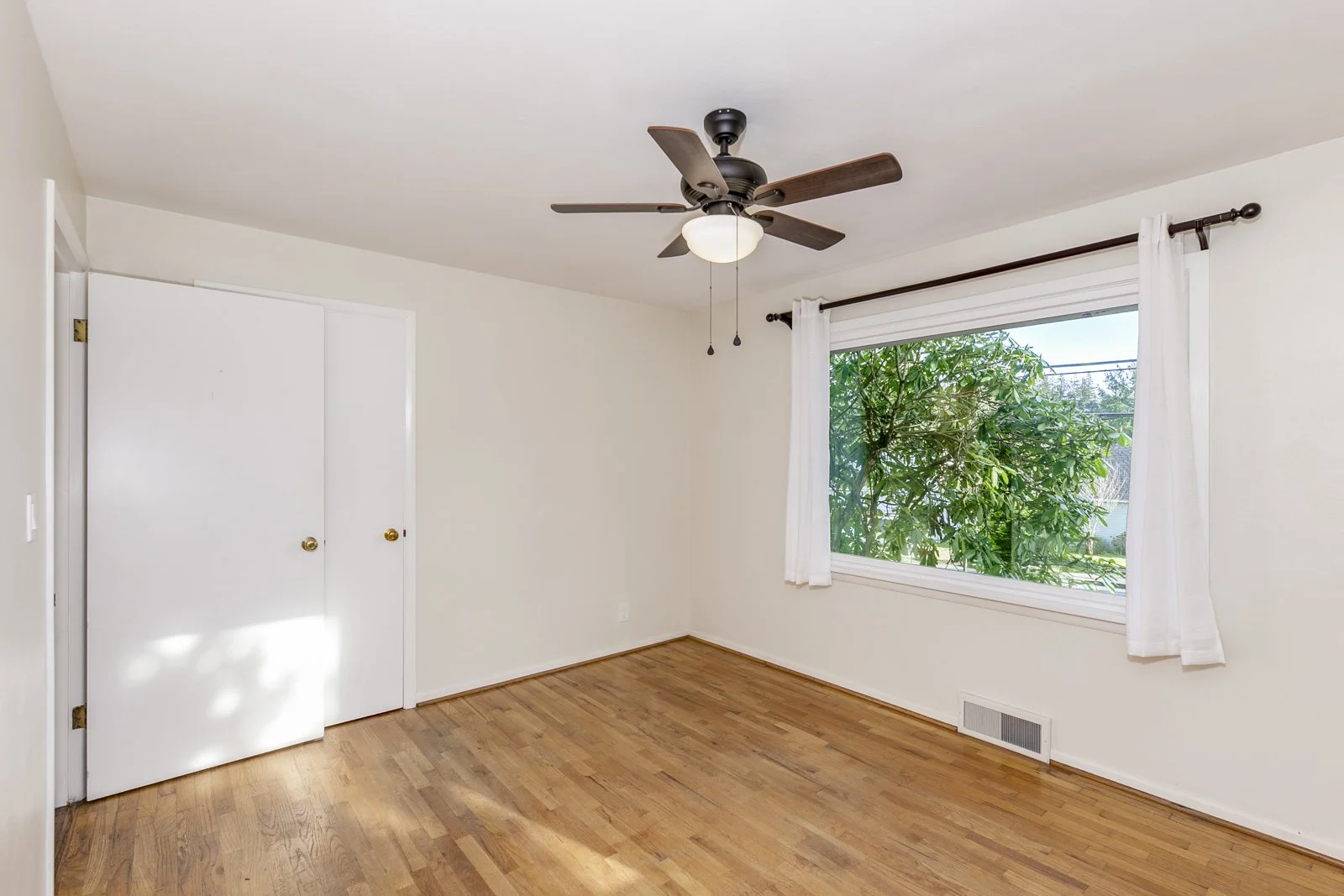 6008 Fleming St Everett Wa 98203-MLS-24.JPG