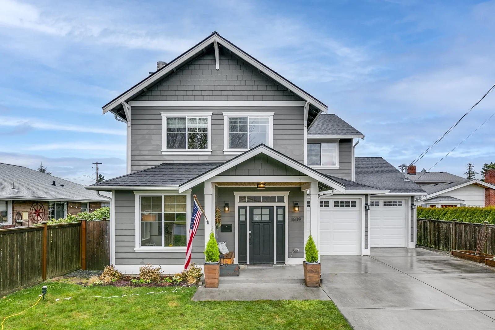 1609 5th St Everett Wa 98201-MLS-3.JPG