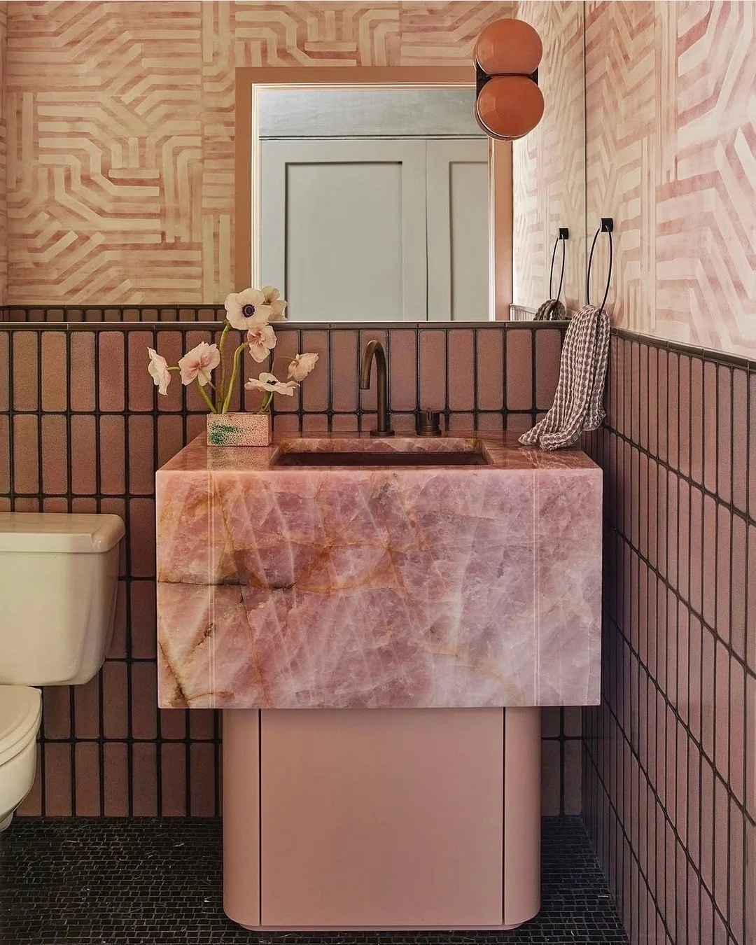The power of pink 💕⁠
⁠
⁠
#bathroomdesign ⁠#powderroomdesign #midcenturymodern #pink #tile ⁠
⁠📷 @heathertalbert