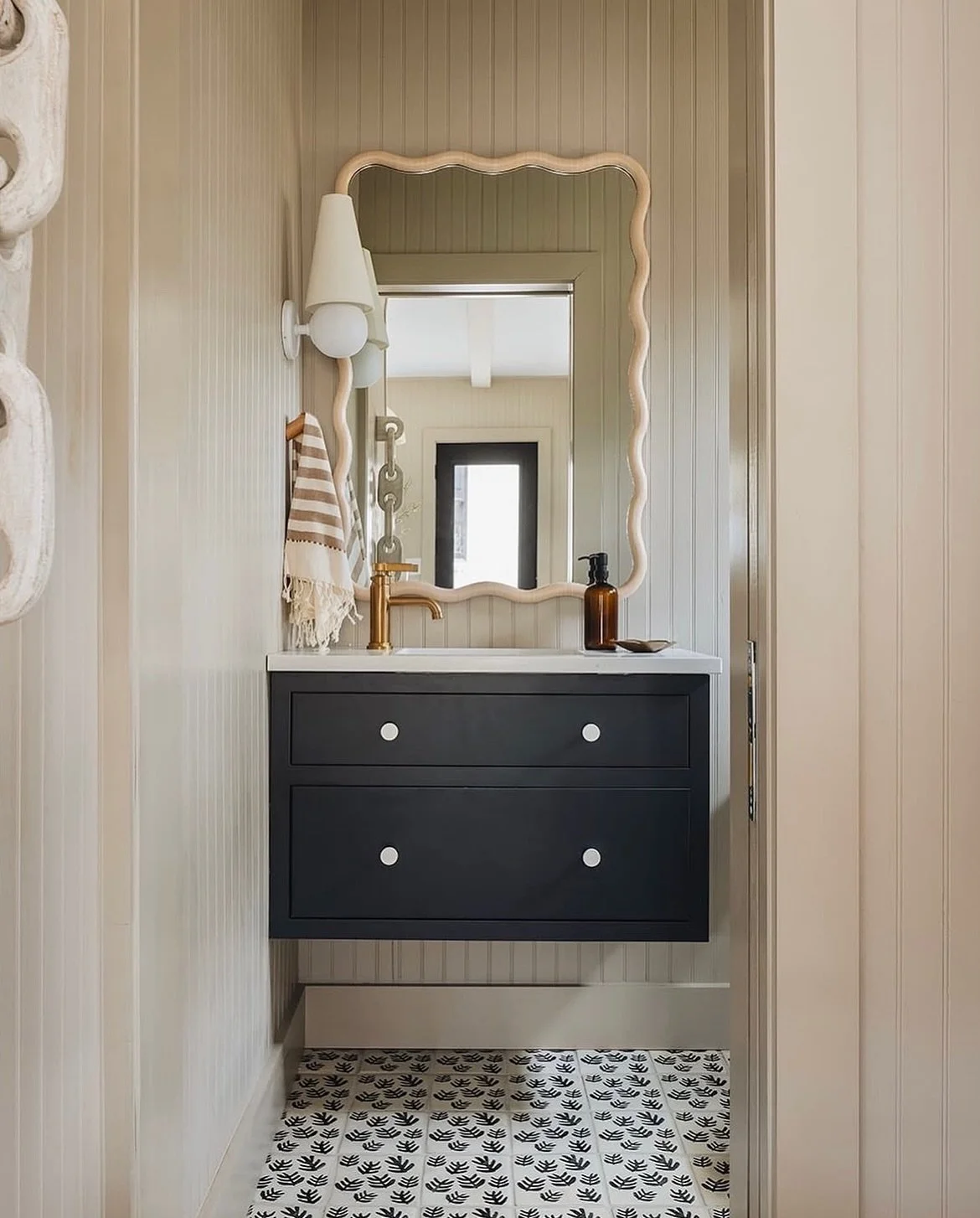 Effortless detail, leveled up ☝️💫

When favorites come together so beautifully&hellip; Kate Marker designs on handcrafted, hand-glazed terracotta from Tabarka Studios. Exclusively at Fine Line.