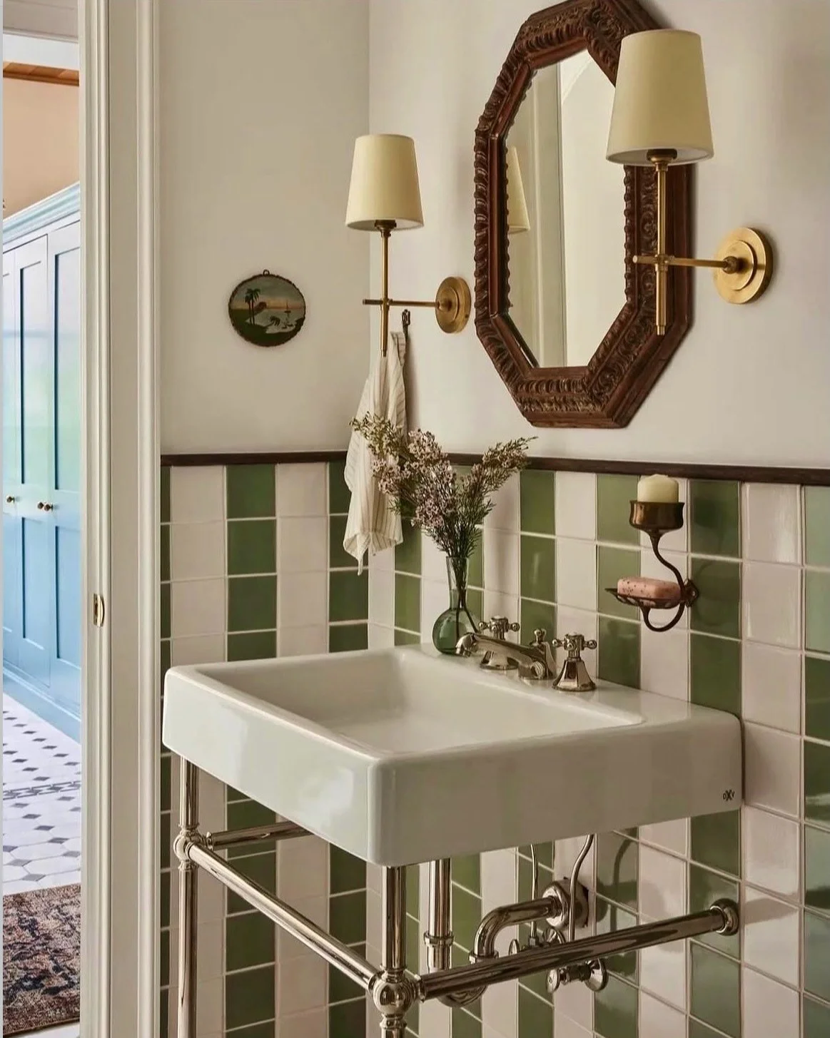 Eat your G R E E NS 🍃 💚 🌳

#tile #color #checkerboard #tiledesign #stripe