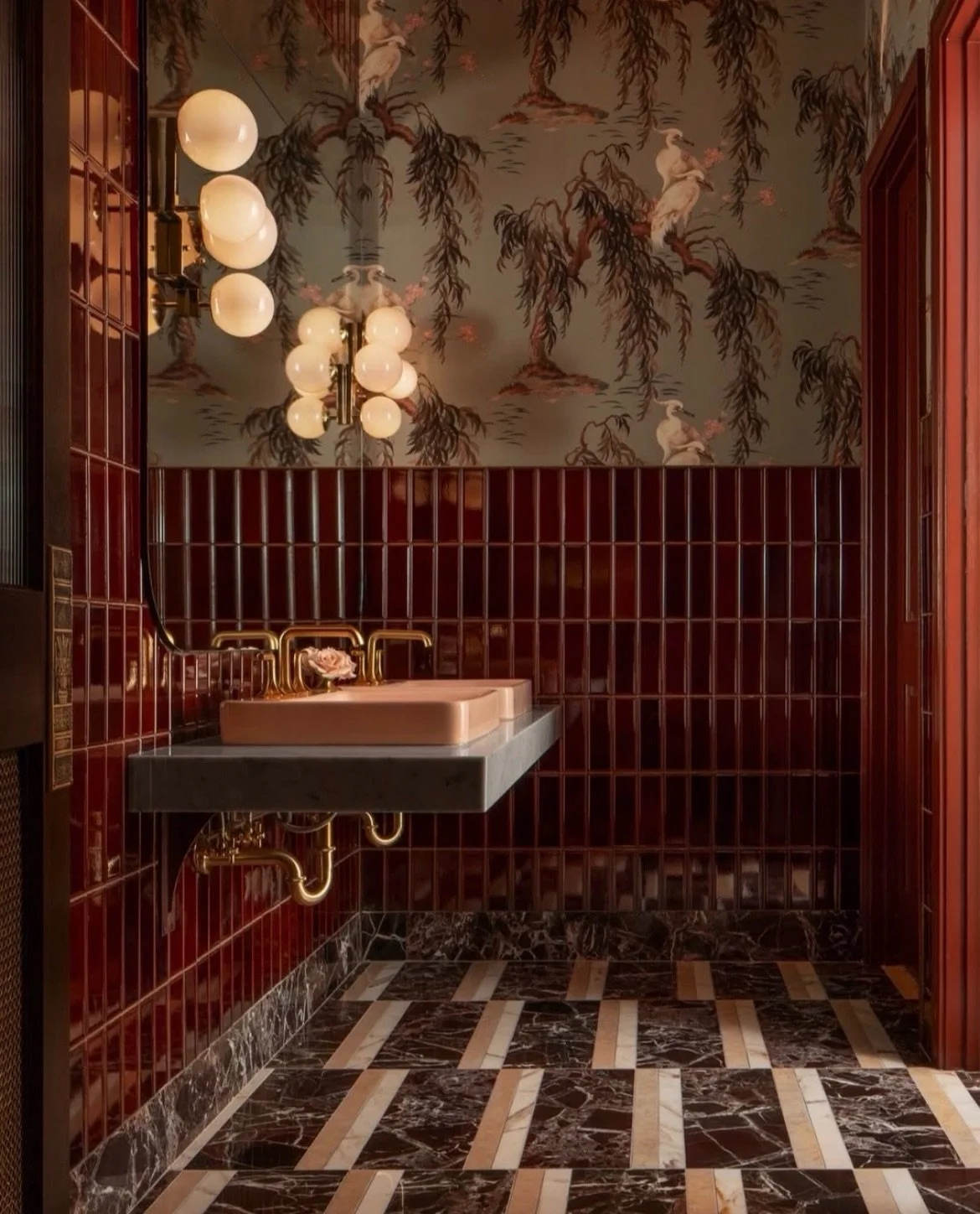 And the award goes to&hellip; 🎭✨🎞️
best DRAMA.

#glamour #interiors #design #tiledesign #bathroomdesıgn