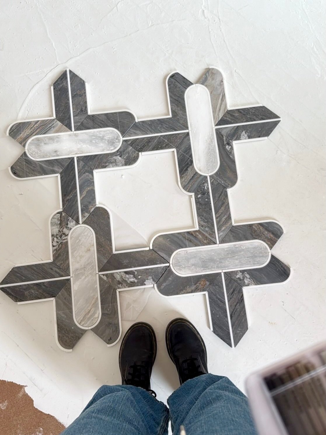 Outta S I T E 🛁 🏗️ 💅
New finds, fresh arrivals, progress visits - we&rsquo;re all about the glow-ups.

#interiordesign #tiledesign #designideas #tile #designinspo