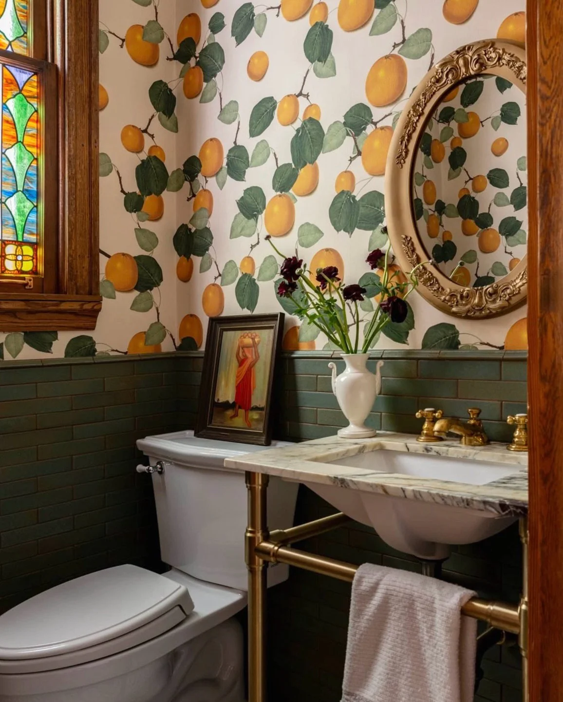 Serving serious Z E S T 🍊🍊🍊
We loved being a part of this juicy @kate.boyce.studio design!

📷 @ryanthomaslayofficial 
#tile #tiledesign #bathroom #bathroominspo