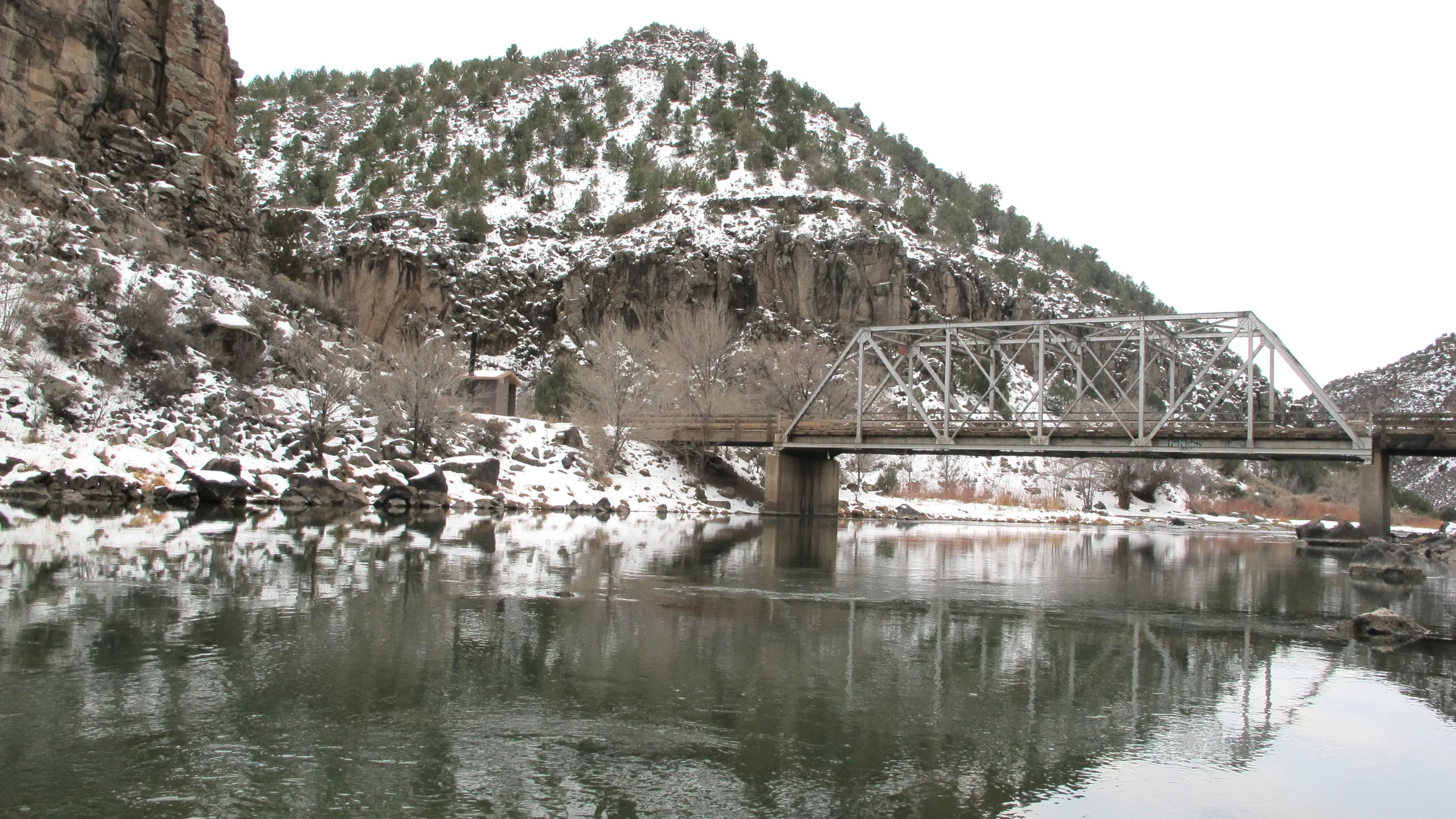 RIO GRANDE RIVER - TAOS, NEW MEXICO 