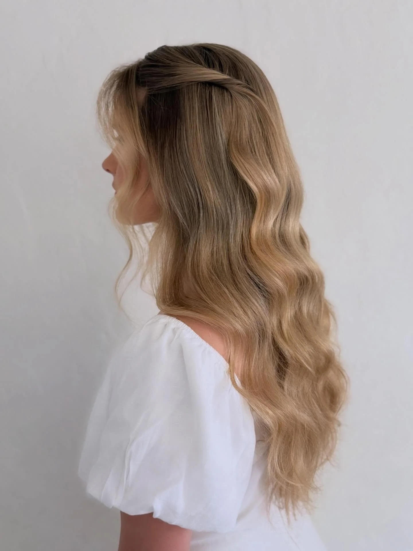 When your bride has dream hair 🙌🏼✨

This is the first version of this style that we tried out. Going for the safe style first. For many (my self included) our hair is our security blanket. We feel best when it&rsquo;s big and around our face. So we