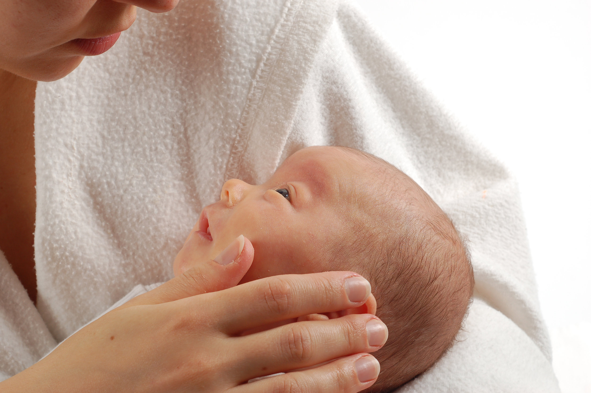 mother-holding-baby-#5-91261700_3008x2000.jpeg