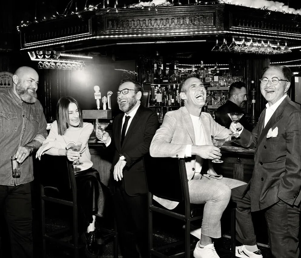 ✨🍸 Cheers to @sunset_tower owner @jeffreymklein and Tower Bar alums Dimitri Dimitrov + @gabedoppelt for being featured in Vanity Fair&rsquo;s The Power &amp; The Glamour Portfolio, 2024 Hollywood Issue ⭐️🙏

📸 @aspictures / @vanityfair 
💈 @juanita