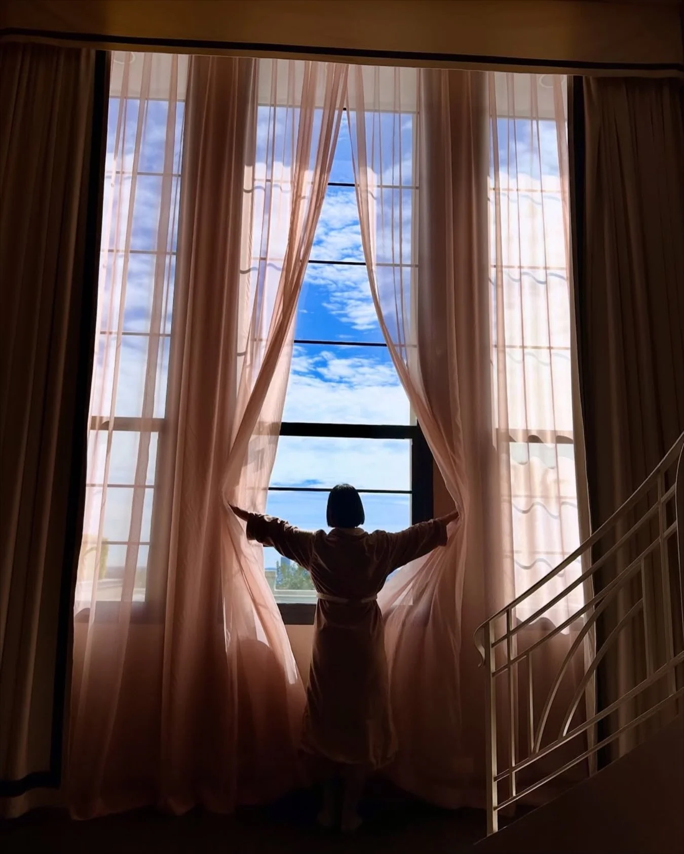 Tippy-top of the morning ☀️

Captured by : @stephaniebeatriz