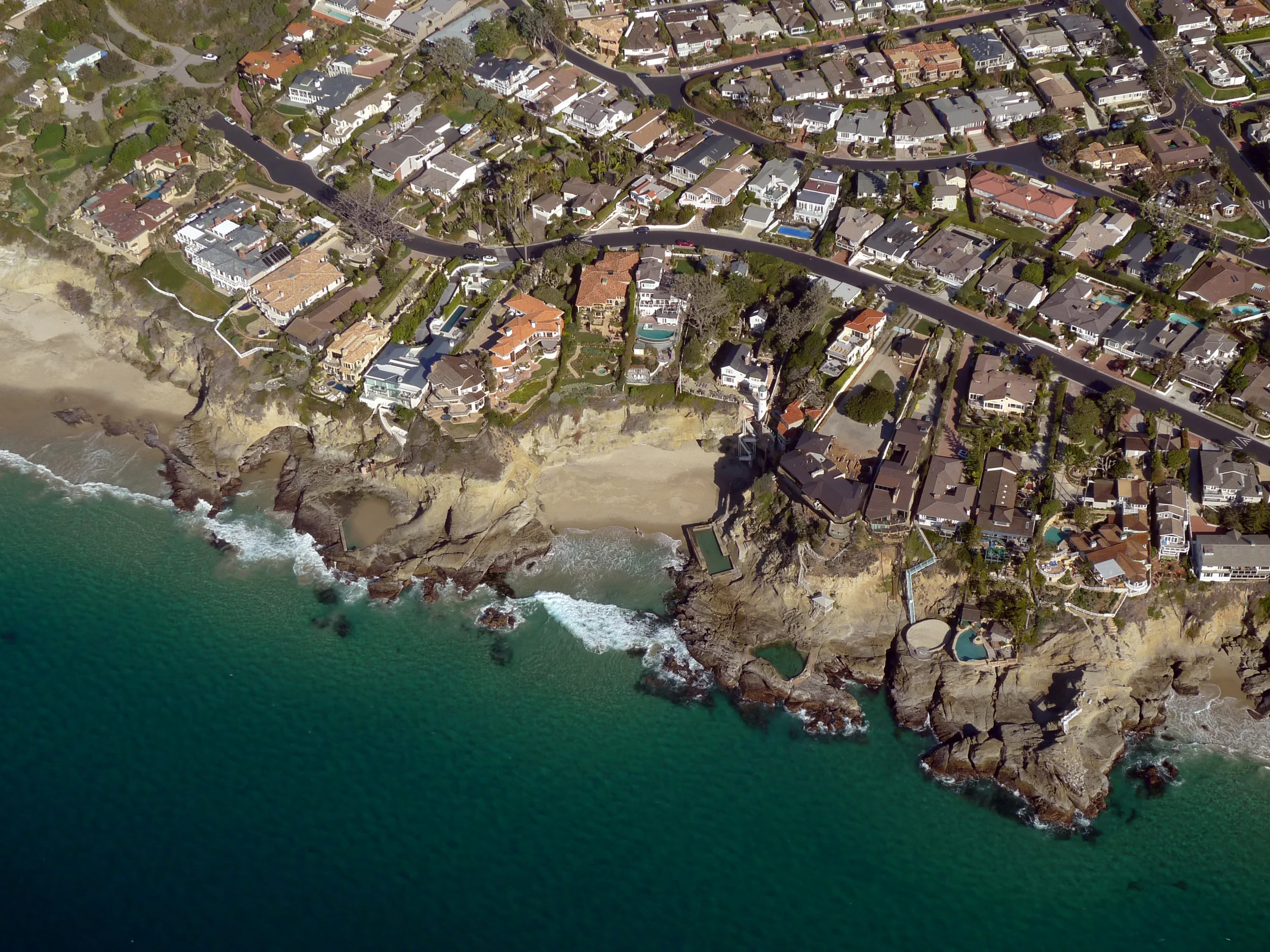 Three_Arch_Bay_Photo_Taken_by_pilot_D_Ramey_Logan.jpg