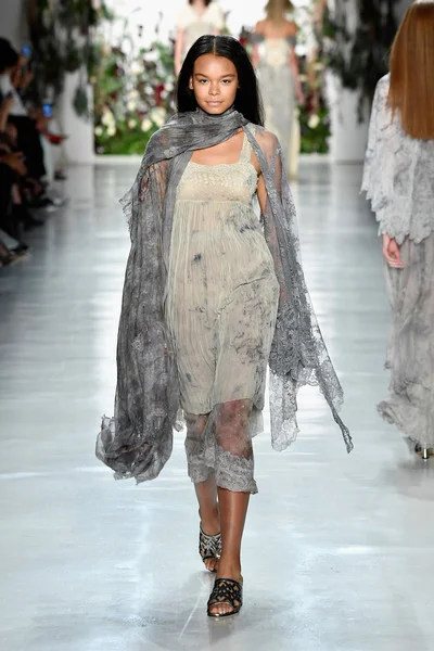 Mimi+Prober+Runway+September+2017+New+York+G4EqRs-_eSil.jpg