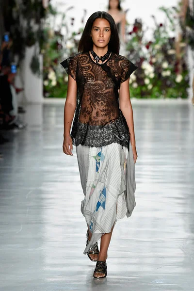 Mimi+Prober+Runway+September+2017+New+York+oVGkaSHGsArl.jpg