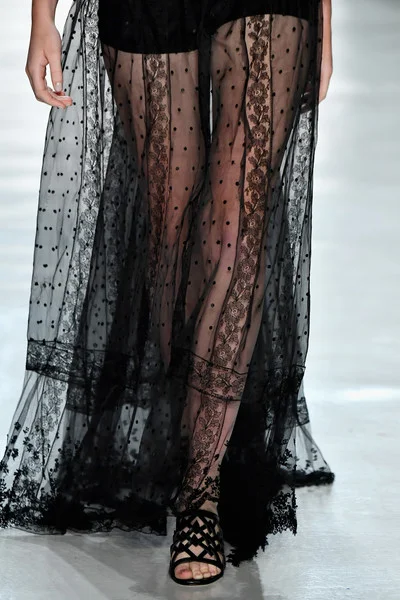 Mimi+Prober+Runway+September+2017+New+York+q4Ctc7ydO7al.jpg