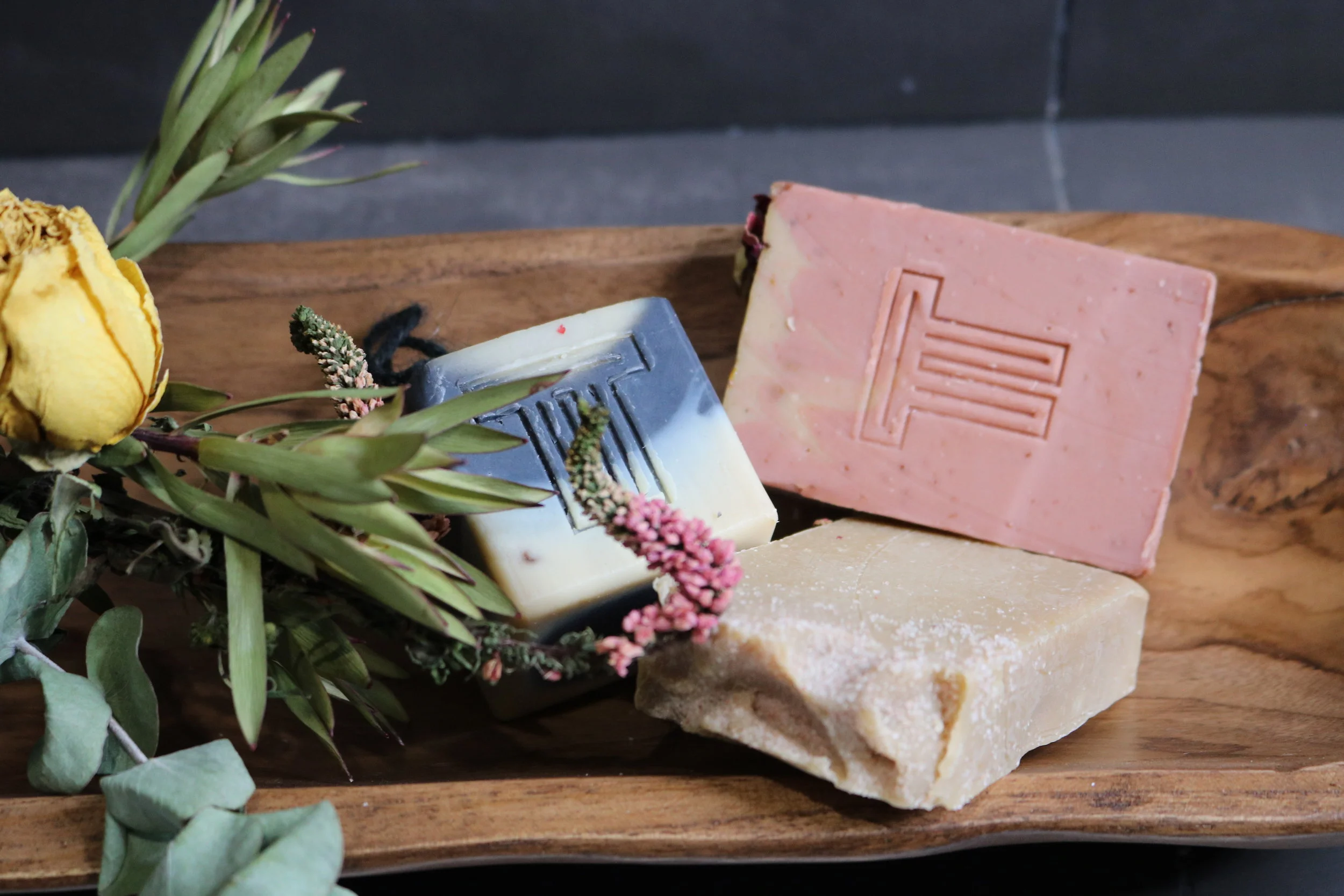 A Palm-Oil Free &amp; Coconut-Oil Free Soap Bar That's Handmade With NO Toxins 