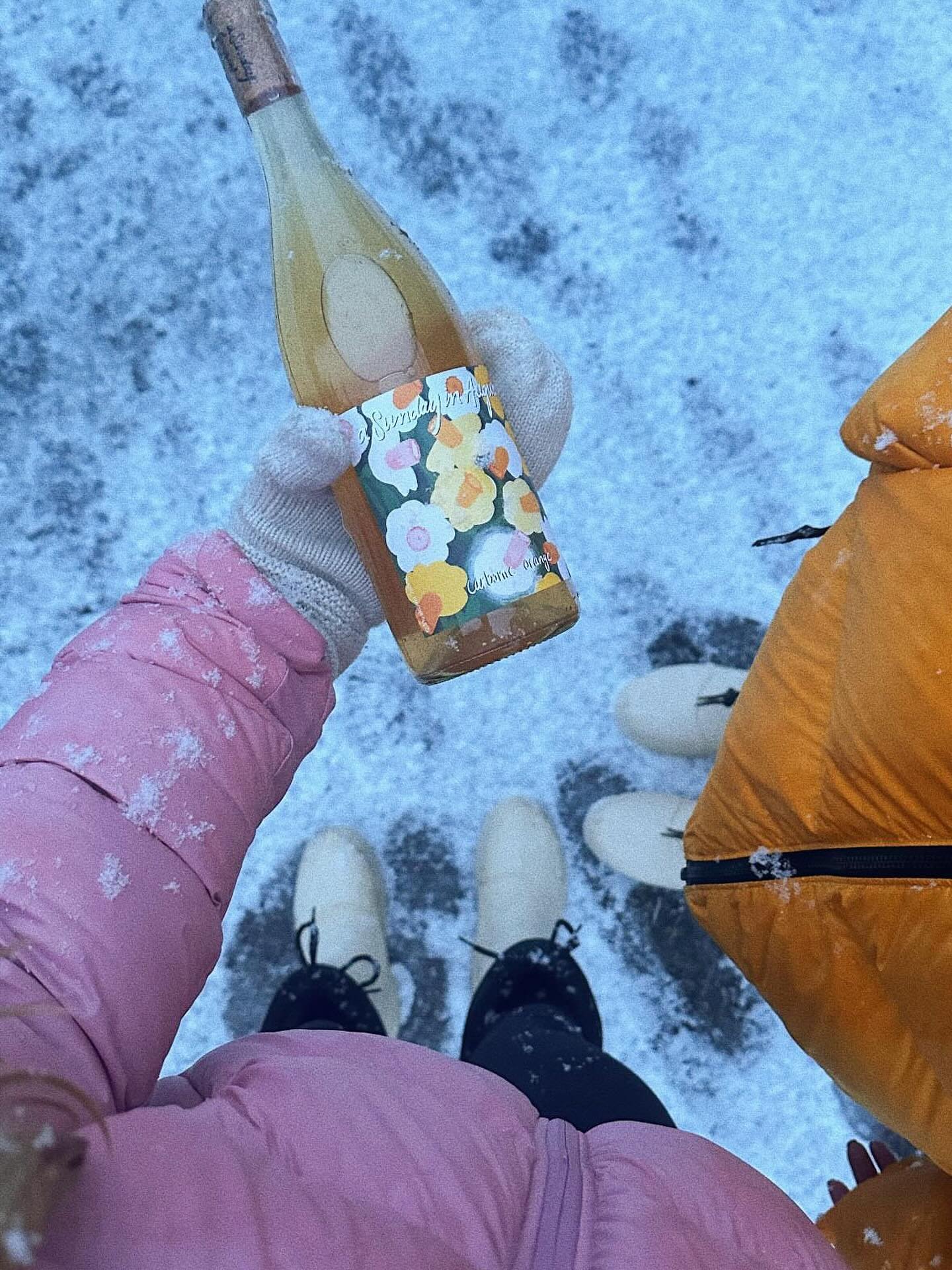 a Sunday in August&rsquo;s Carbonic Orange, served ice cold in the snow ❄️🍊Shop natural wines for winter celebrations, events, gifts, happy hours, and cozy nights in 🍷🎁🥂🍾

📸 by @haydenkortemoore 🫶