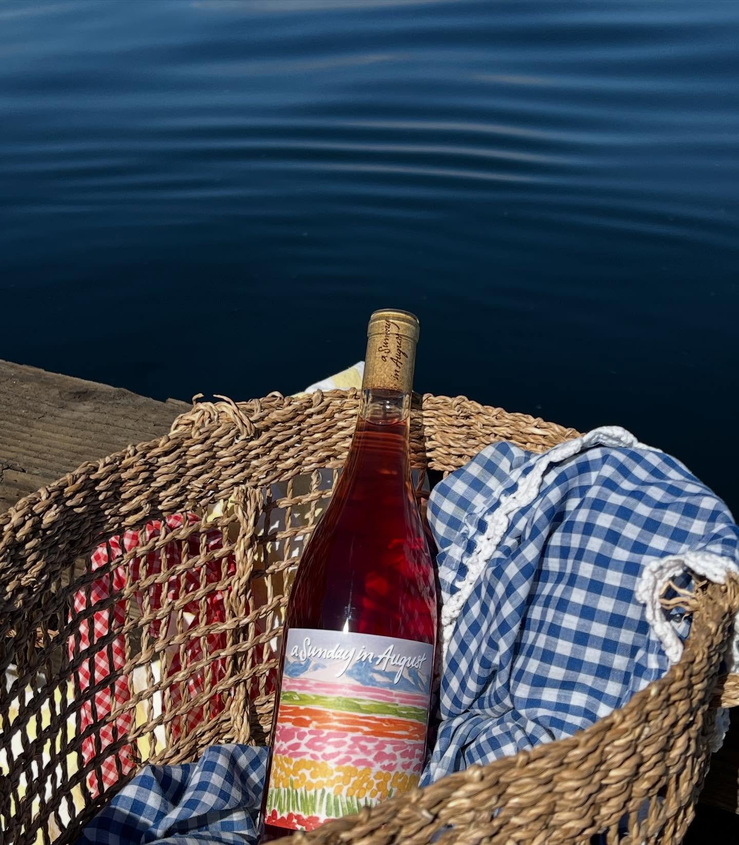 Dreaming of spring&rsquo;s upcoming picnic season 🧺🍷🧀💦 Here&rsquo;s a fan favourite Solera 2024 made as a delicious party blend of all our red and white wines of last year&rsquo;s 2024 vintage. 

Sold out but coming again this spring as a light, 