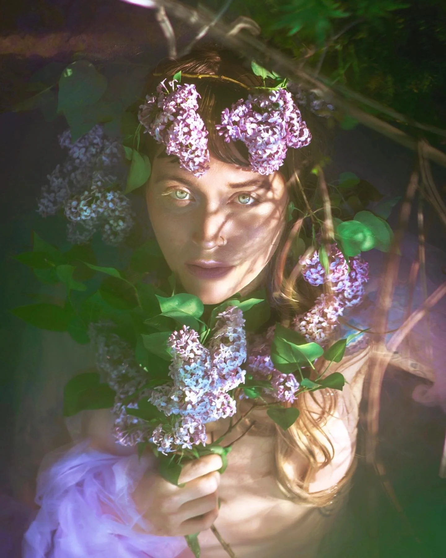 It&rsquo;s LILAC SEASON🌀🌸🔮

.
Did you know our Tears of Asteria Celestial Body Drops are scented with REAL lilacs?🪞✨🌸💧 this delicate, ethereal scent is captured through a rare technique called &lsquo;Enfleruage&rsquo;.

The Enfleurage process i