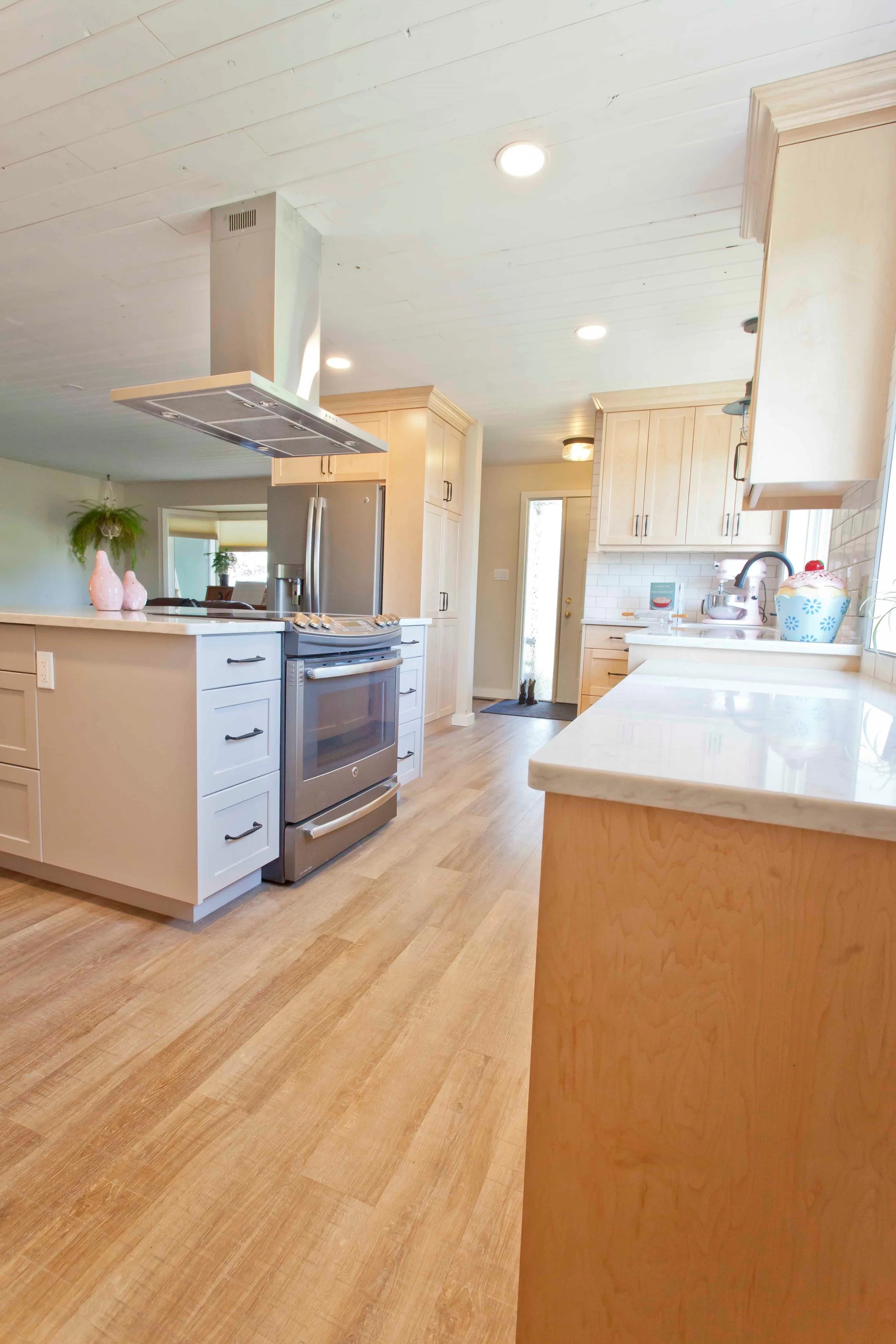 A new island with plenty of room for meal prep!