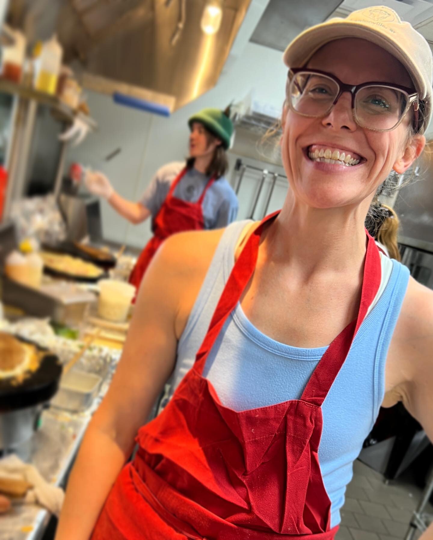 Cr&ecirc;pi&egrave;re extraordinaire 💛When Michelle moved to Arkansas from Wisconsin with her family over a decade ago, her gluten-free radar quickly led her to our newly-hatched little foodtruck. It wasn&rsquo;t long before she became a valued memb