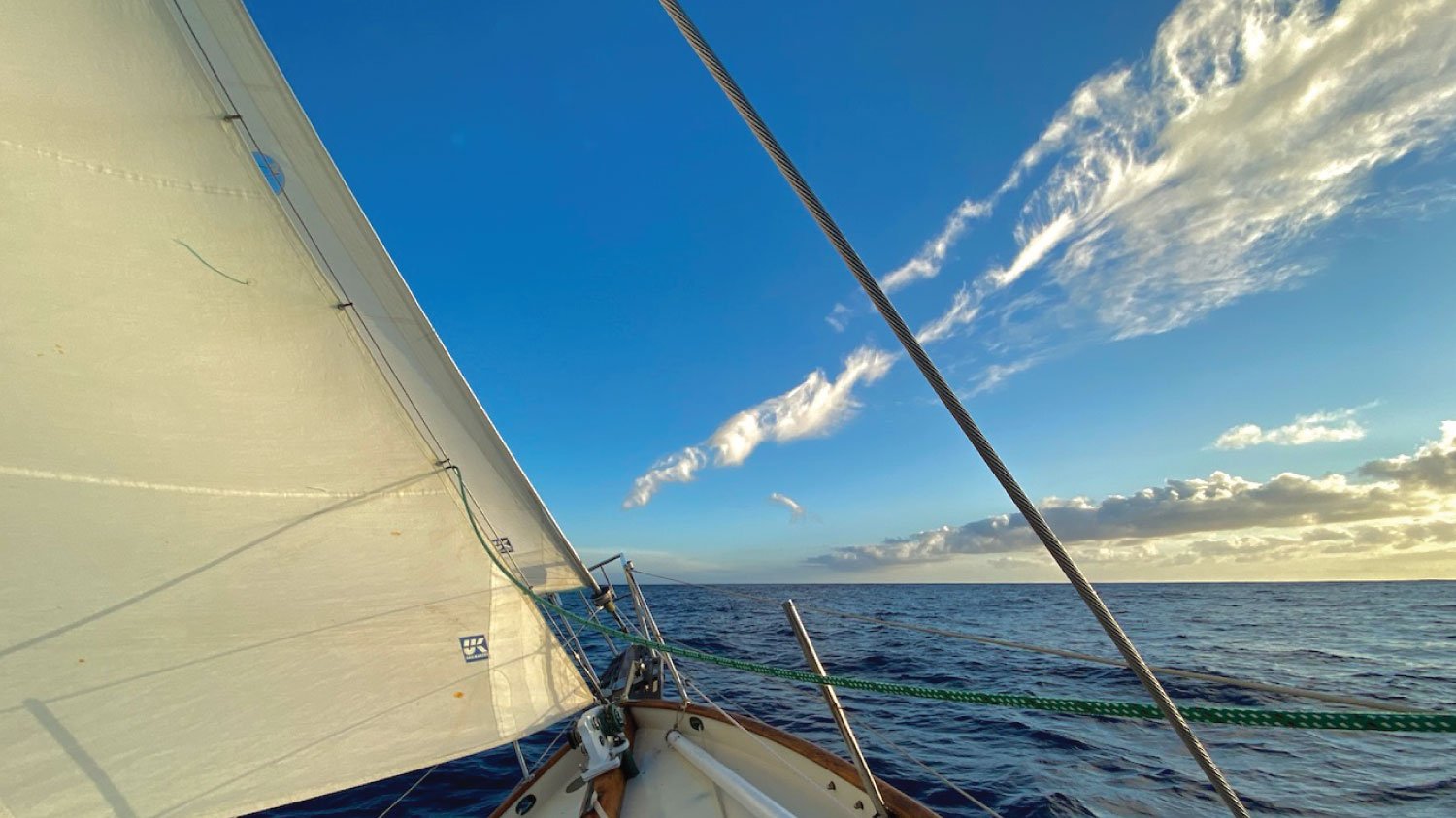 Alenuihaha-Channel-sailing-to-Maui-c.jpg