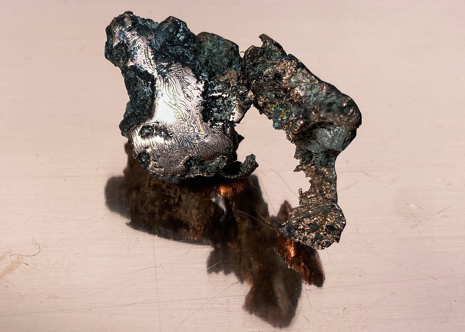 The formgiving forces enthroned on earth, while the growing metals make music in the cave (sample no. 10), polished and etched float copper (excavated from Cliff Mine tailing piles, Keweenaw Peninsula), 2022.