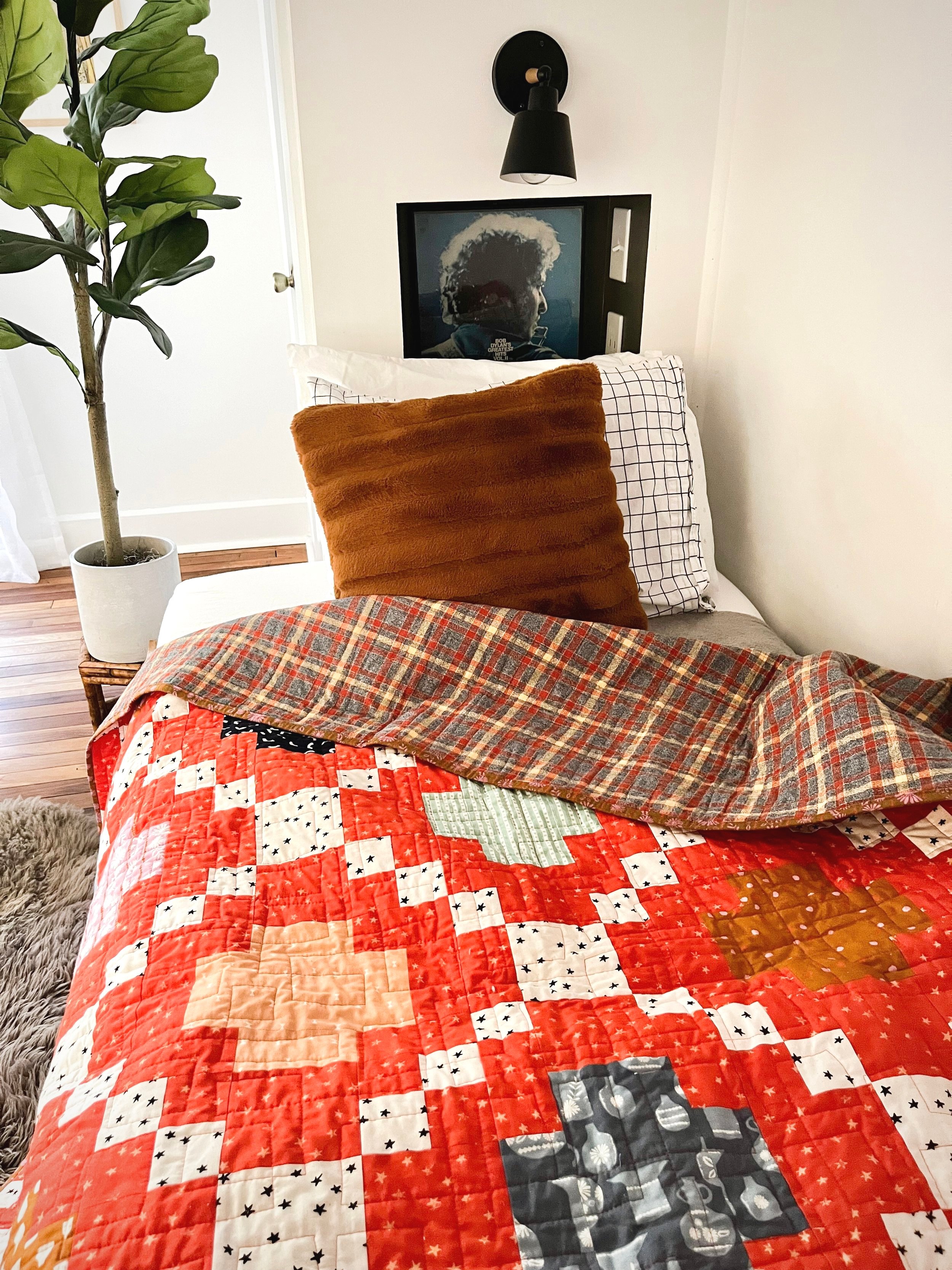 Mid Mod Starry Patchwork Quilt - Handmade by La Bizarra in Wake Forest, North Carolina