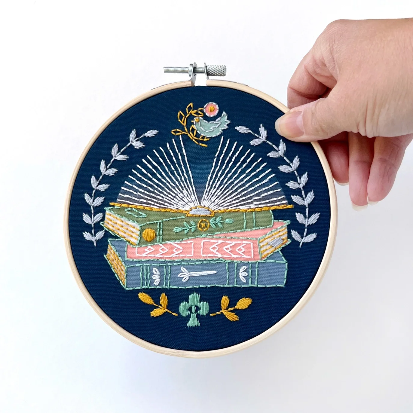 reader-embroidery-kit.webp