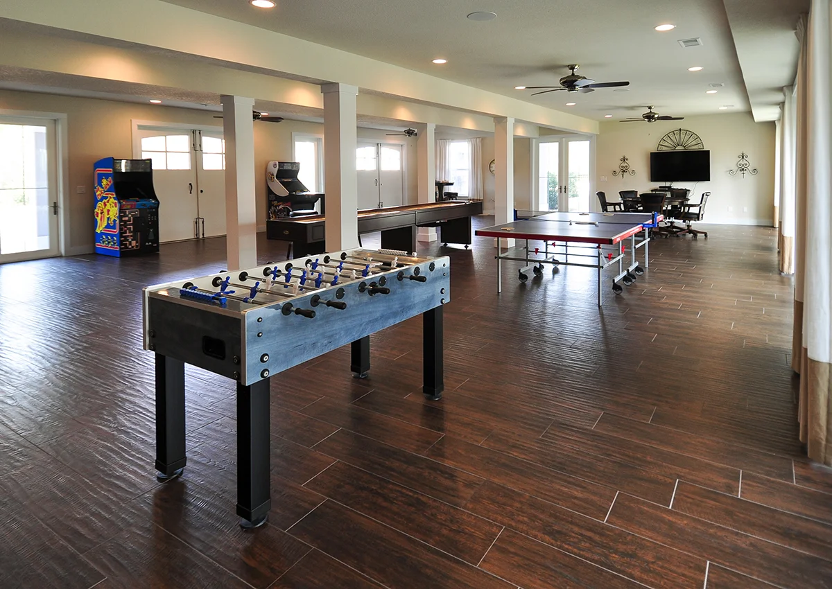 5h1a. c129-garagegame.jpg