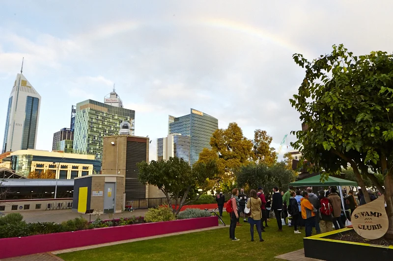 We set up early, at 6am, when its dark and cold. The urban orchard is a resting place for people who are homeless. By 7am, they leave and workers start flooding in. We witness how the city changes.