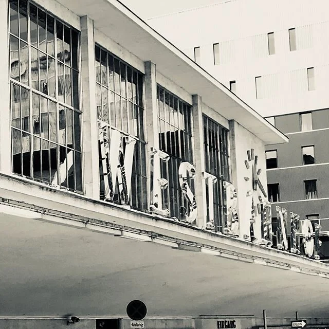 Wien, Austria ... Stadtbesichtigung #blackandwhite #building #specialview #vienna #austria #blackandwhitephoto #immobilien #vis