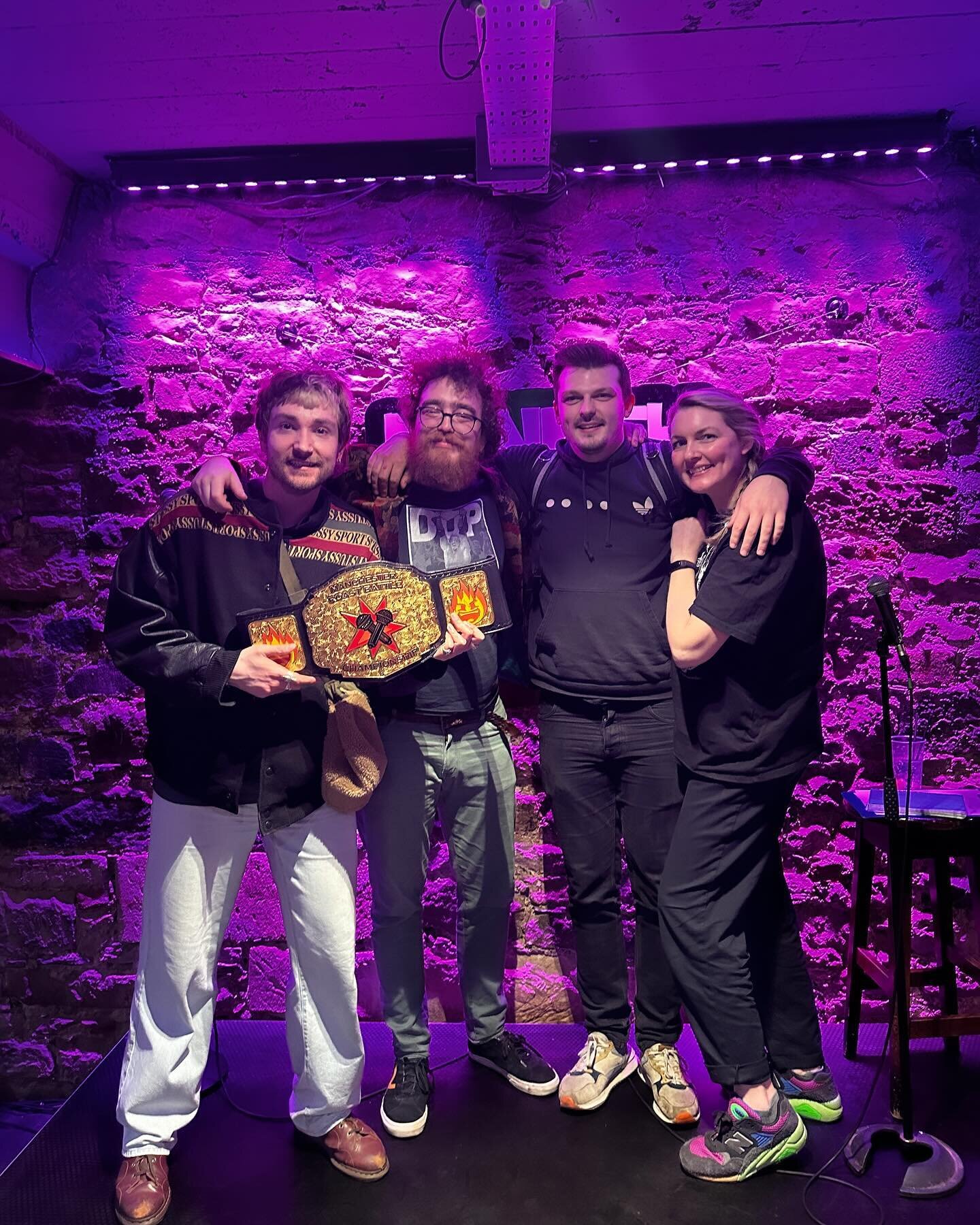 What a bloody great night! We had just 3 days to write our roasts for @roastbattlescotland at @monkey.barrel.comedy and we loved it! Great experience to be in Edinburgh and see what @ryancullencomedy has put together for Roast Battle Scotland. 🙌🏽🔥