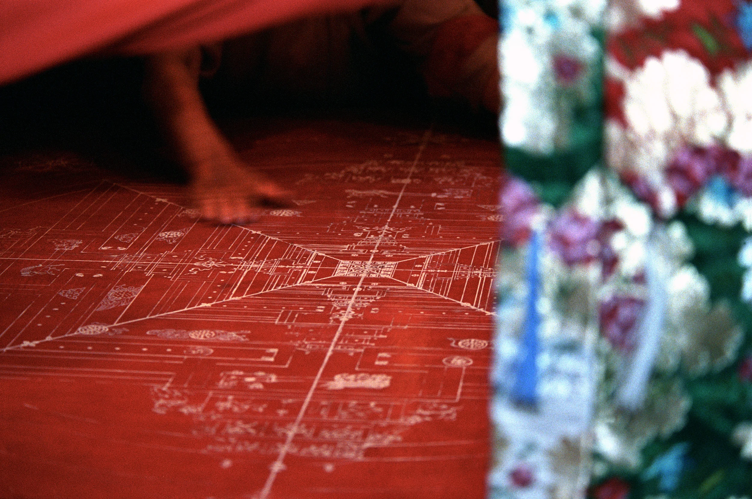 Web_amar_ Mandala table, a last hand tries to gather some sand of the dismantled mandala.jpg