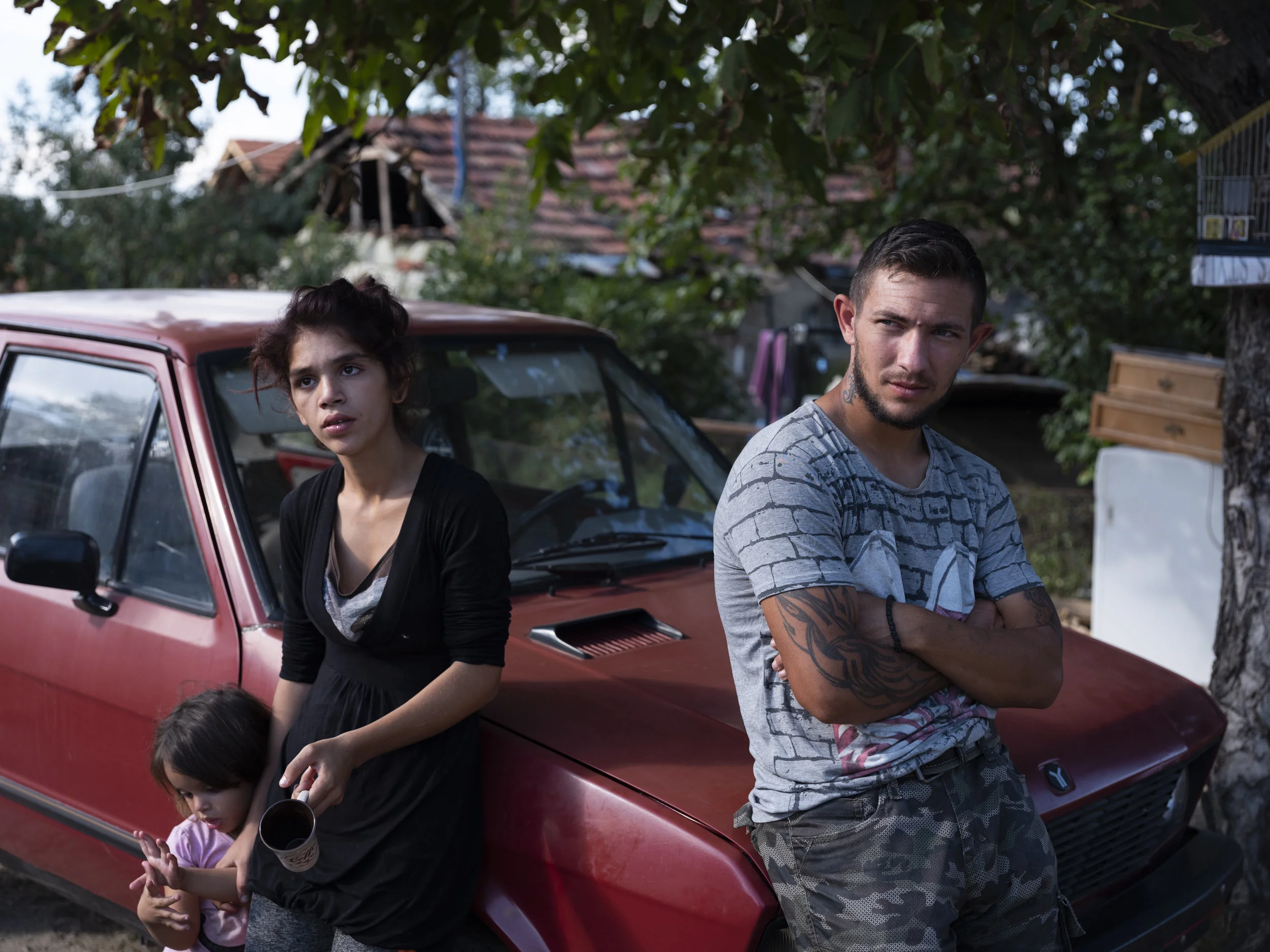 Dino & Marija listen to a mutual friend talk about employment and his life abroad in Germany. Finding employment is one of the biggest problems for Roma and Serbian people alike.