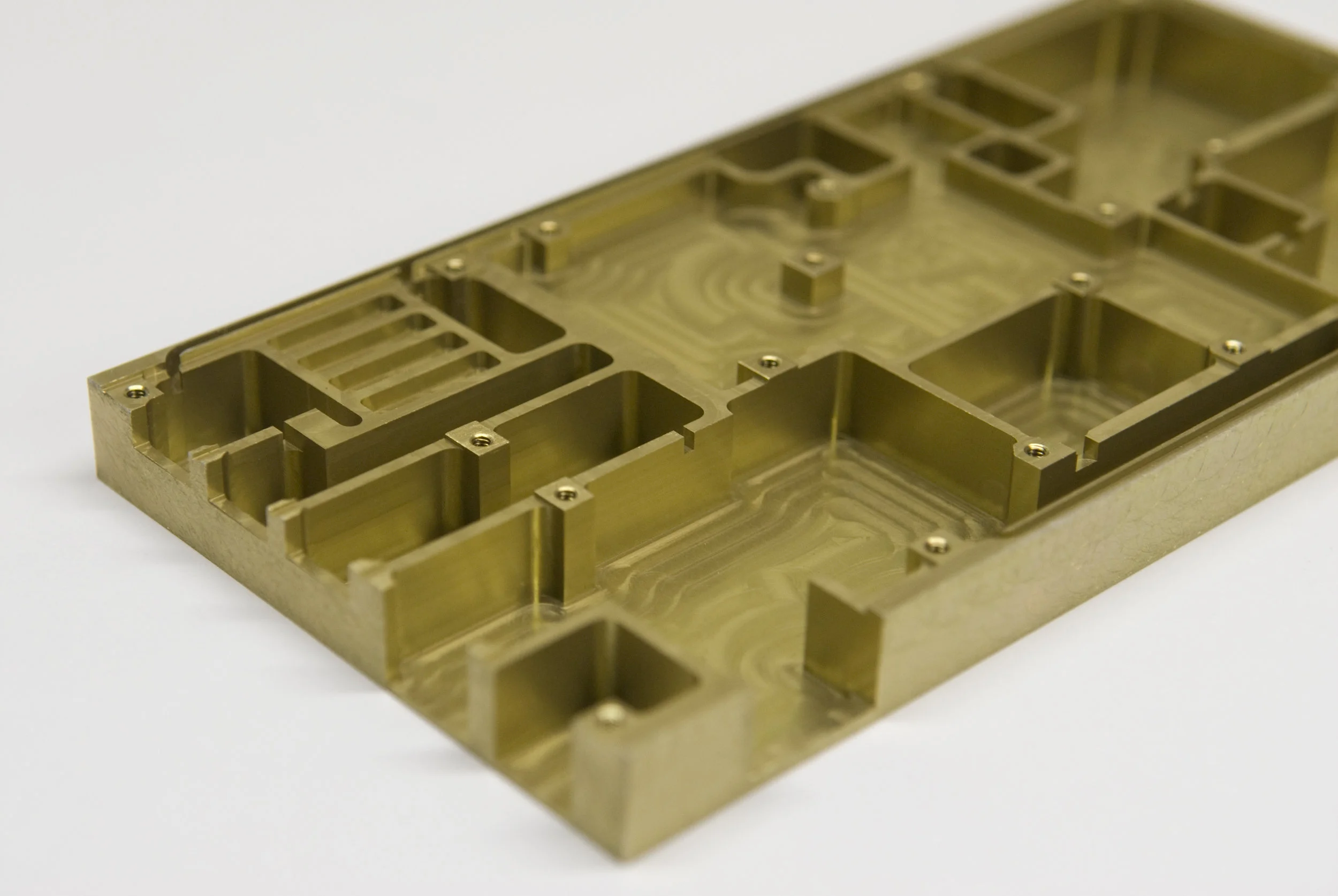 Фрезеровка корпусов. Фрезеровка корпусов из алюминия. Фрезеровка корпусов. Фрезеровка пластиковых корпусов. Фрезерованные корпуса для рэа.