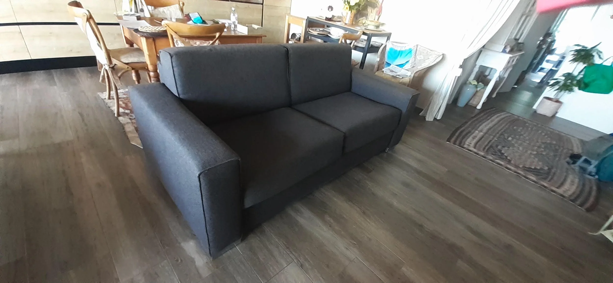 Sofa 2.jpg