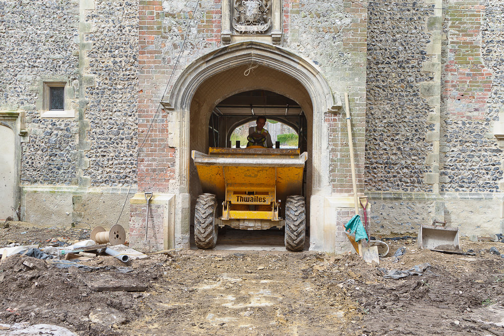 Glynde Place - Phase I - Dumper squeezing into courtyard (Carlotta Luke).jpg