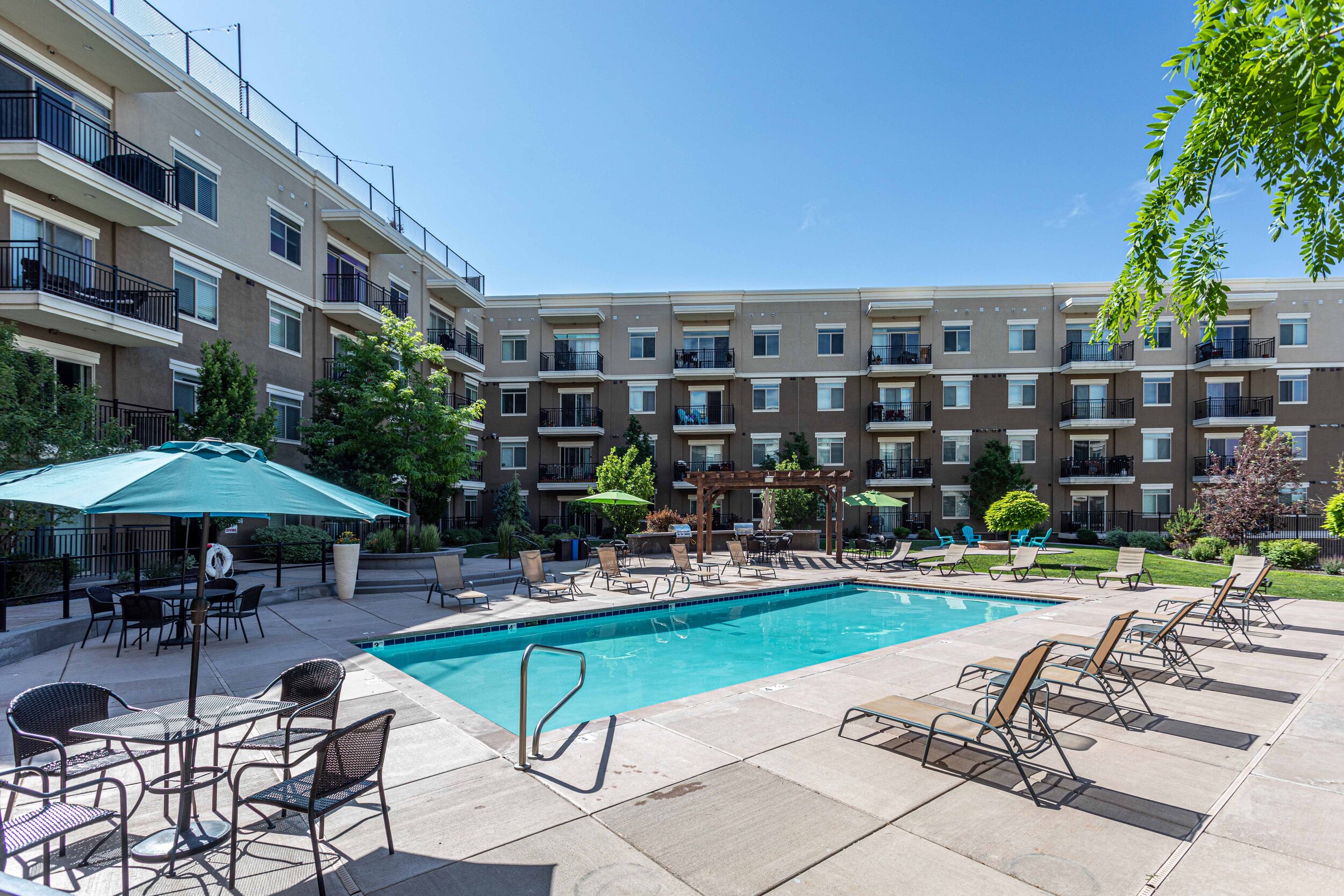 Courtyard:Pool.jpg