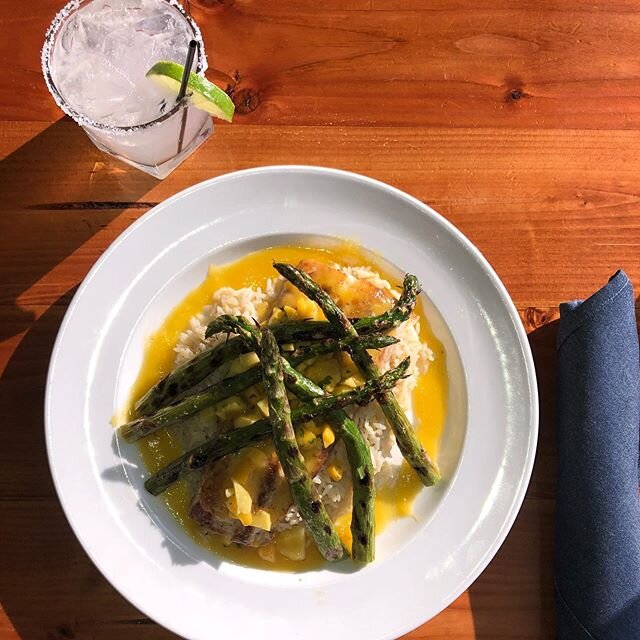 Mahi Mahi is on the Menu while supplies last!

Pan seared Mahi Filet, Tropical Mango Salsa, Fresh Asparagus &amp; Steamed Rice

Grab a @milagrotequila Margarita, point yourself towards the Lake and remember... It&rsquo;s only 21 days til Spring!