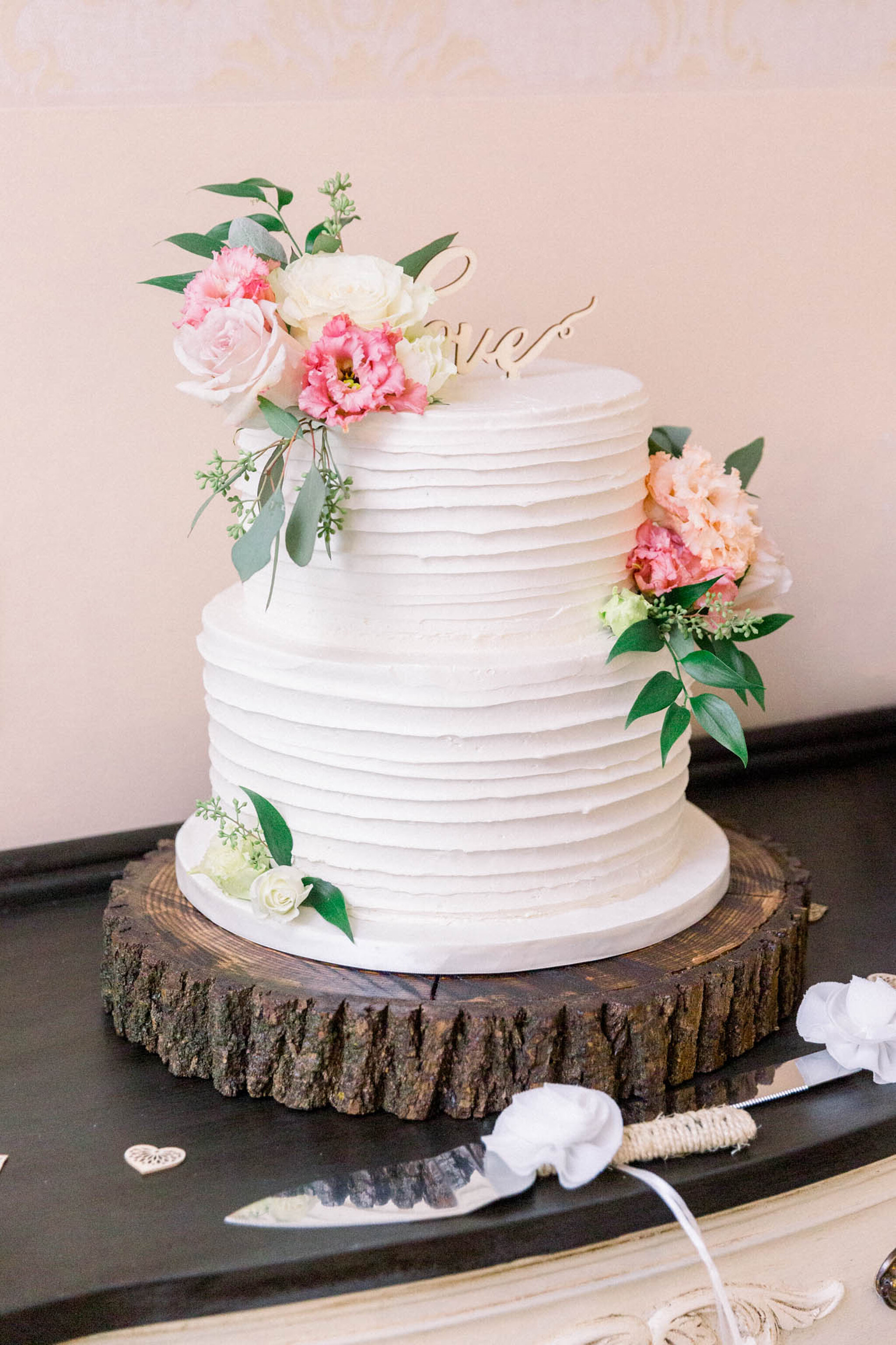 wedding cake with fresh flowers at Walters Falls Inn and Spa