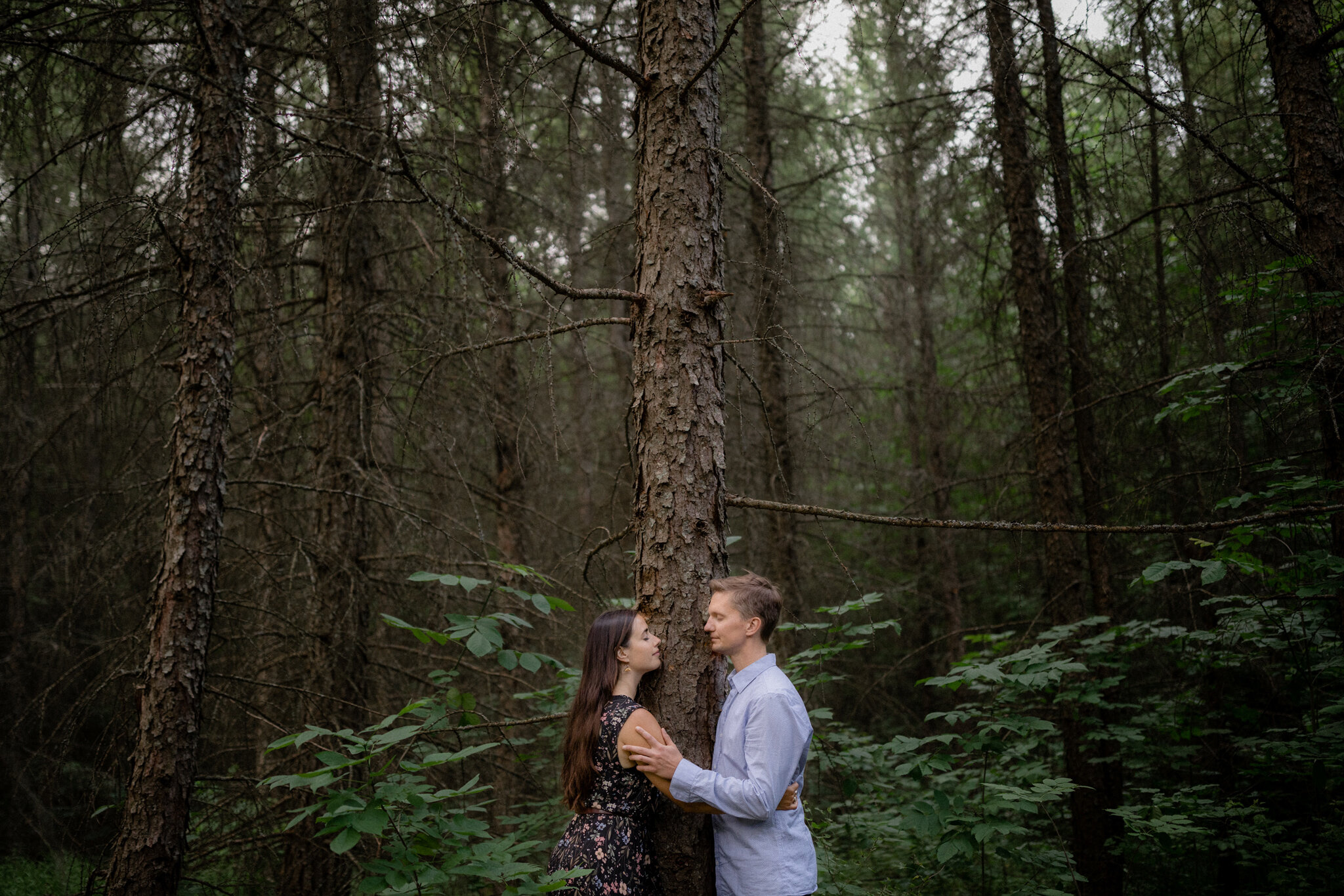 Tree hugging couple in Beaver Valley