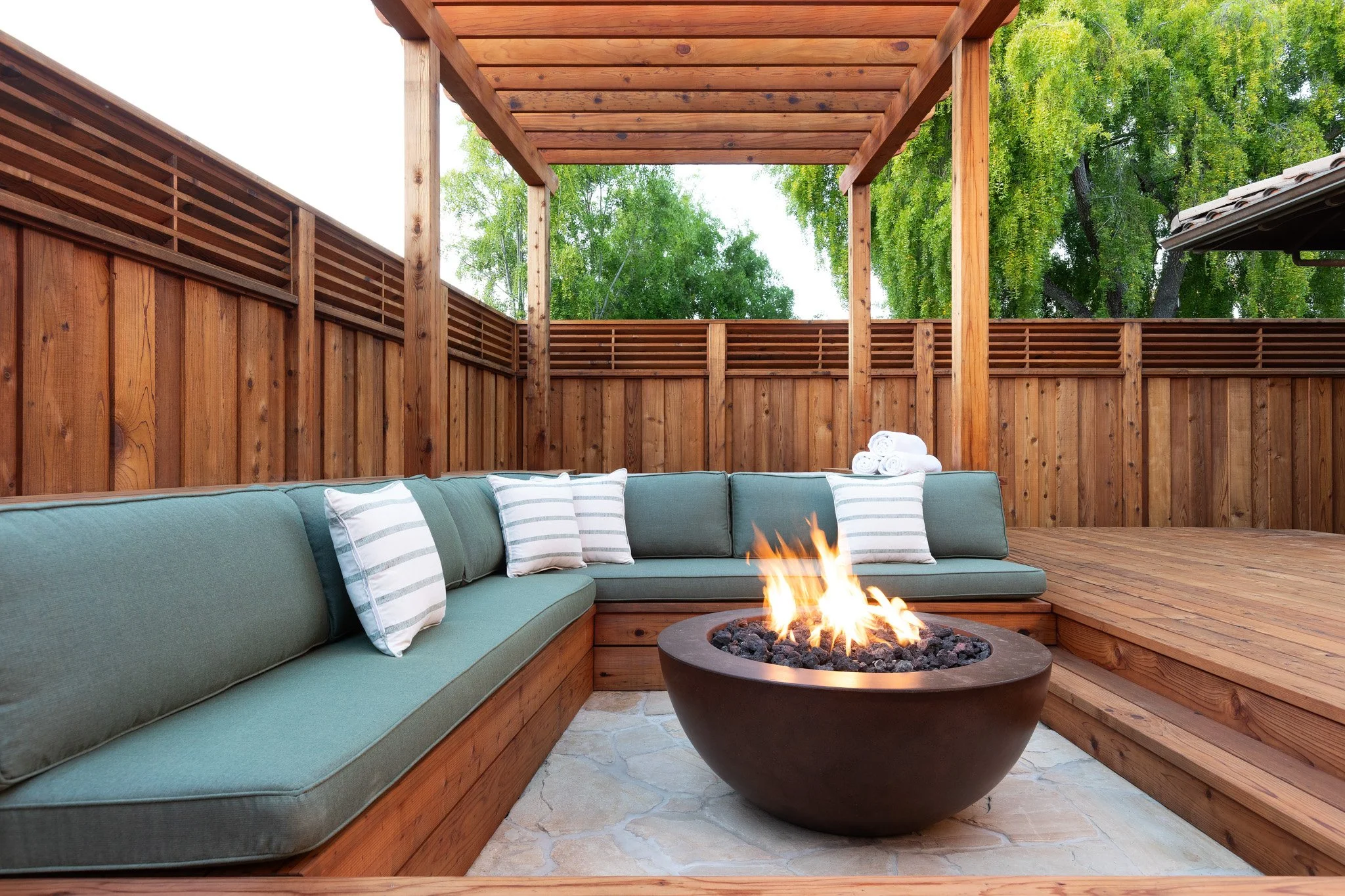 outdoor-living-firepit-02_X3A6916-Edit.jpg