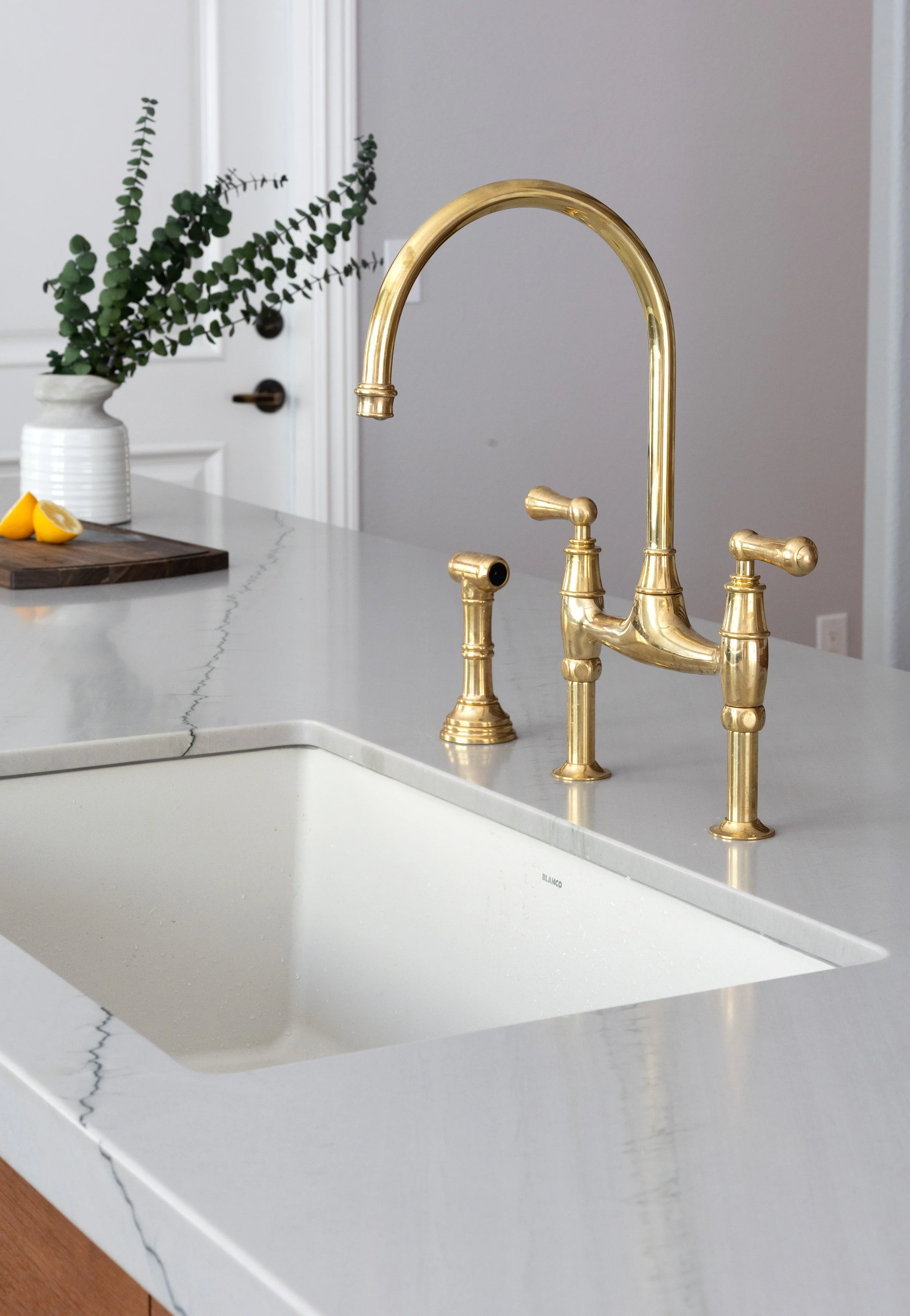 kitchen-faucet-01.jpg