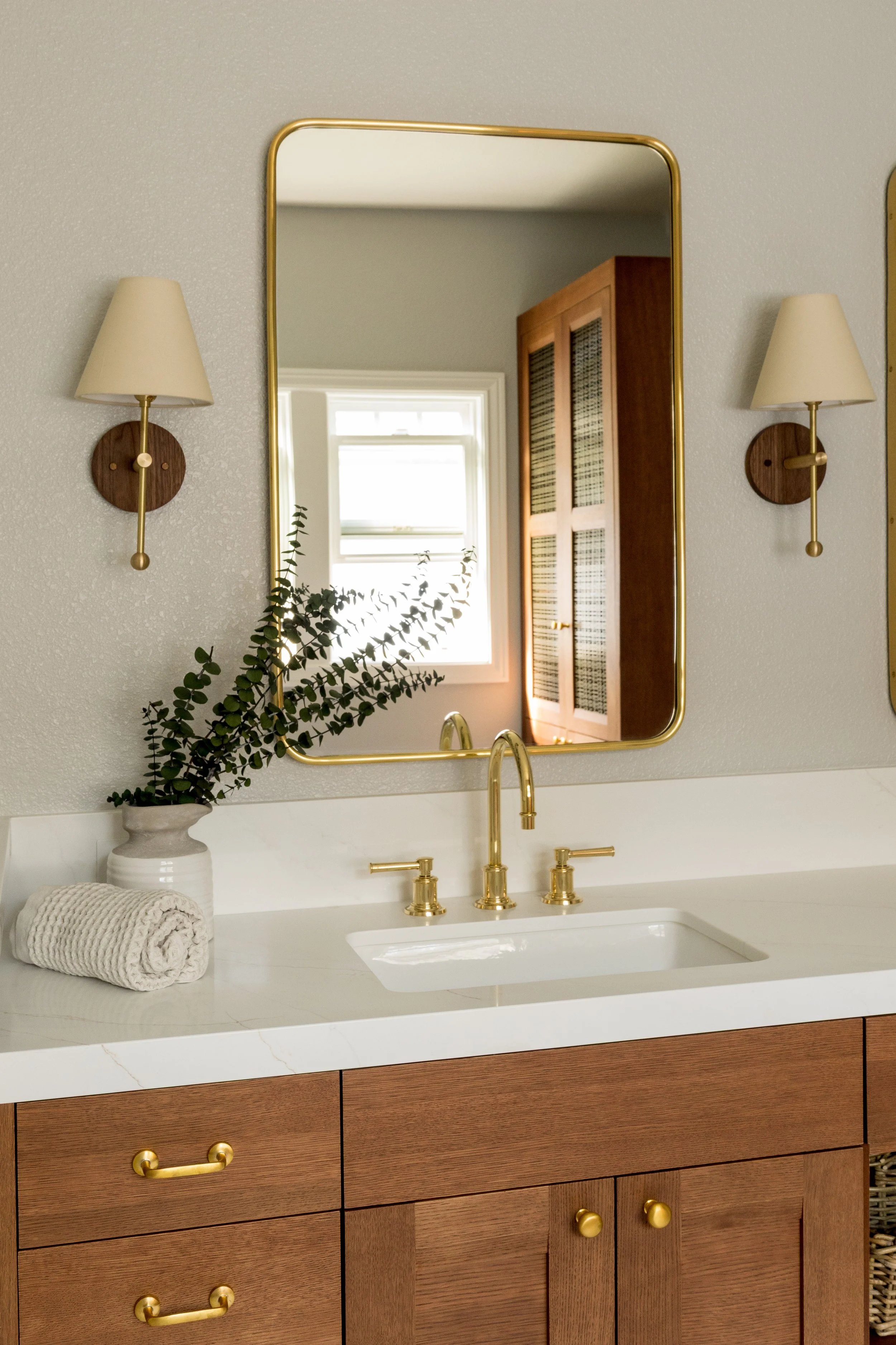 bathroom-vanity-01.jpg