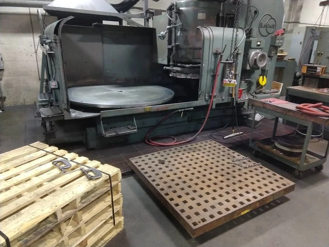 is very excited to welcome this beautiful 5' #platen from the care of @steeltoestudios ! But because I'm a sucker for all things shiny, it's going to spend a day at the spa first before joining us up north.

#blanchard #grind
#flat #flatter #flatish

